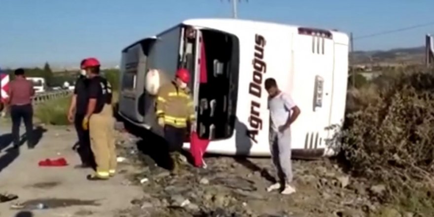 Uşak'ta otobüs şarampole yuvarlandı: 30 yaralı