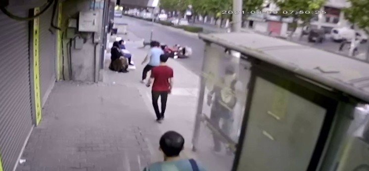 Kağıt Toplayıcısına Motosiklet Çarptı