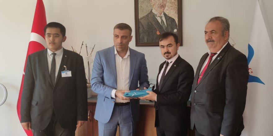 Doğu Türkistan Sürgündeki Cumhurbaşkanı Osman’dan Yenilik Partisi Genel Başkanı Yılmaz’a nezaket ziyareti!