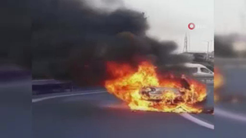 Basakşehir’de Seyir Halinde Olan Otomobil Alev Topuna Döndü