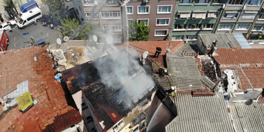 Fatih’te korkutan çatı yangını