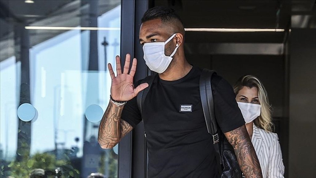 Beşiktaş Brezilyalı Futbolcu Alex Teixeira İle Sözleşme İmzaladı