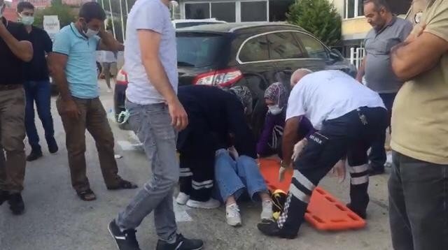 Yolun Karşısına Geçmek İsteyen Kadınlara Araç Çarptı