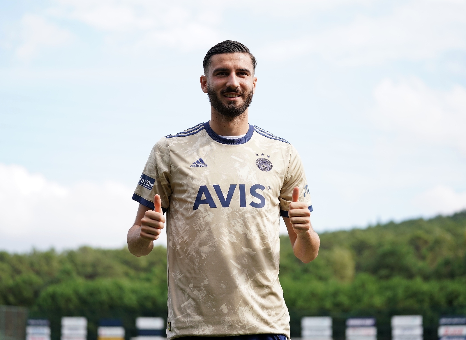 Kemal Ademi, Khimki’ye transfer oldu