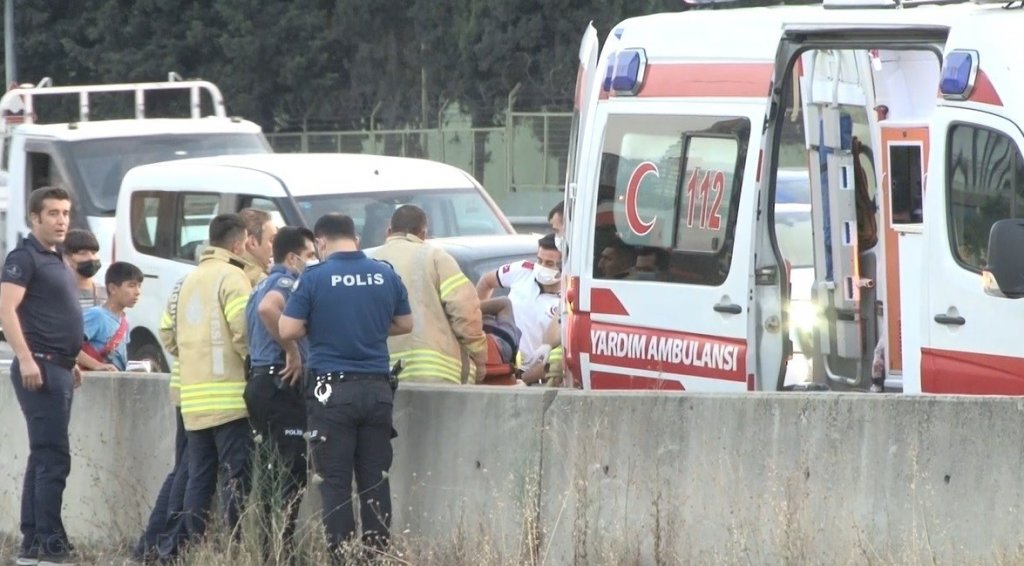 Bağcılar’da Dere Yatağına Düşen Adamı İtfaiye Ve Sağlık Ekipleri Kurtardı