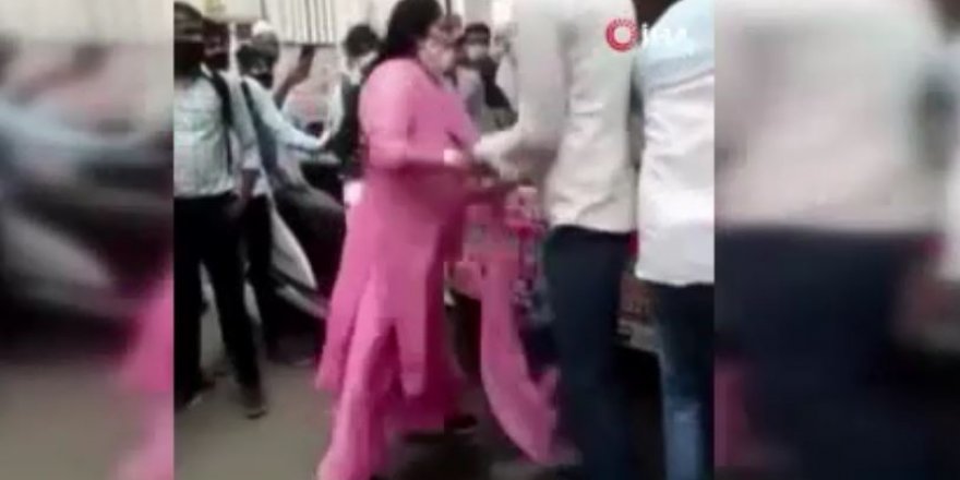 Maske takmayan iki kadın ceza yazmak isteyen görevliyi tekme tokat dövdü