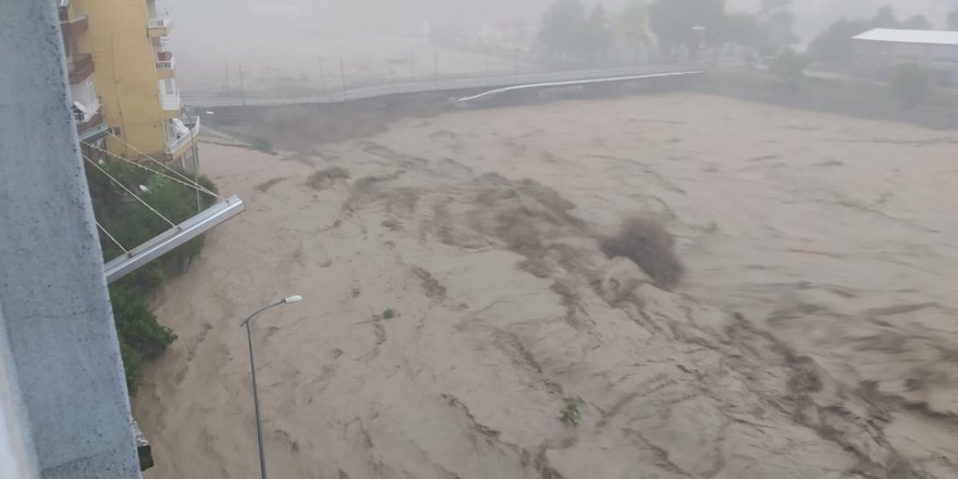 Sinop’ta  Ayancık Çayı taştı