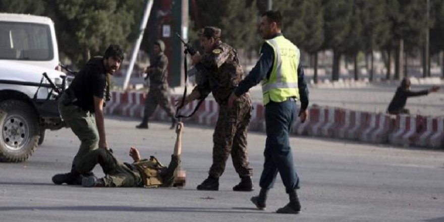 Raşid Dostum’un konvoyuna silahlı saldırı: Ölü ve yaralı var