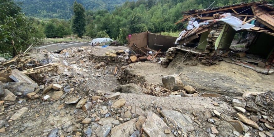 Sel sularına kapılan 85 yaşındaki kadın her yerde aranıyor