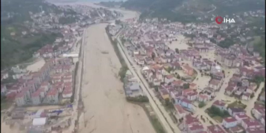 Sahil Güvenlik Komutanlığı’ndan selde mahsur kalan vatandaşlara helikopter desteği