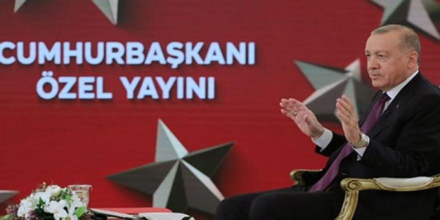 Erdoğan’ın canlı yayınındaki fısıltı sosyal medyada gündem oldu!