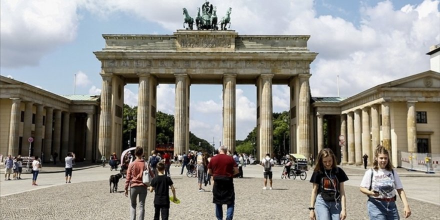 Almanya'da Son 9 Haftanın En Yüksek Günlük Kovid-19 Vaka Sayısı Kaydedildi