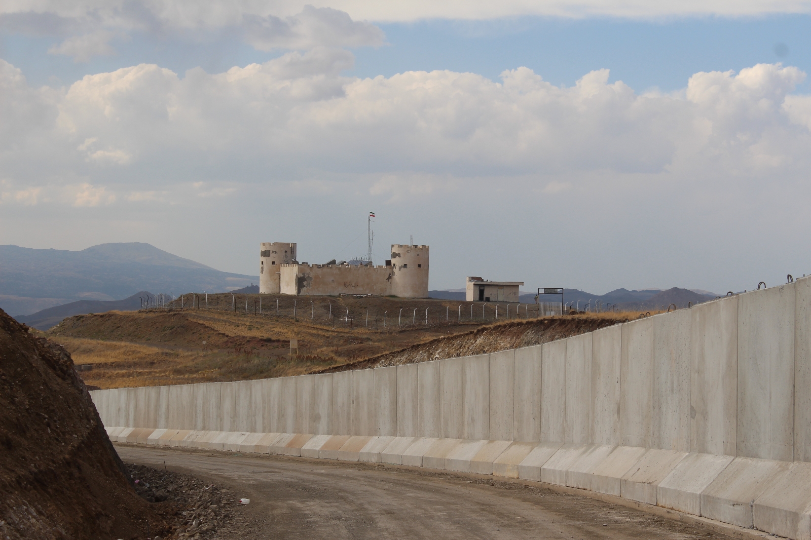 İran Sınırındaki Duvarlar Yükseliyor