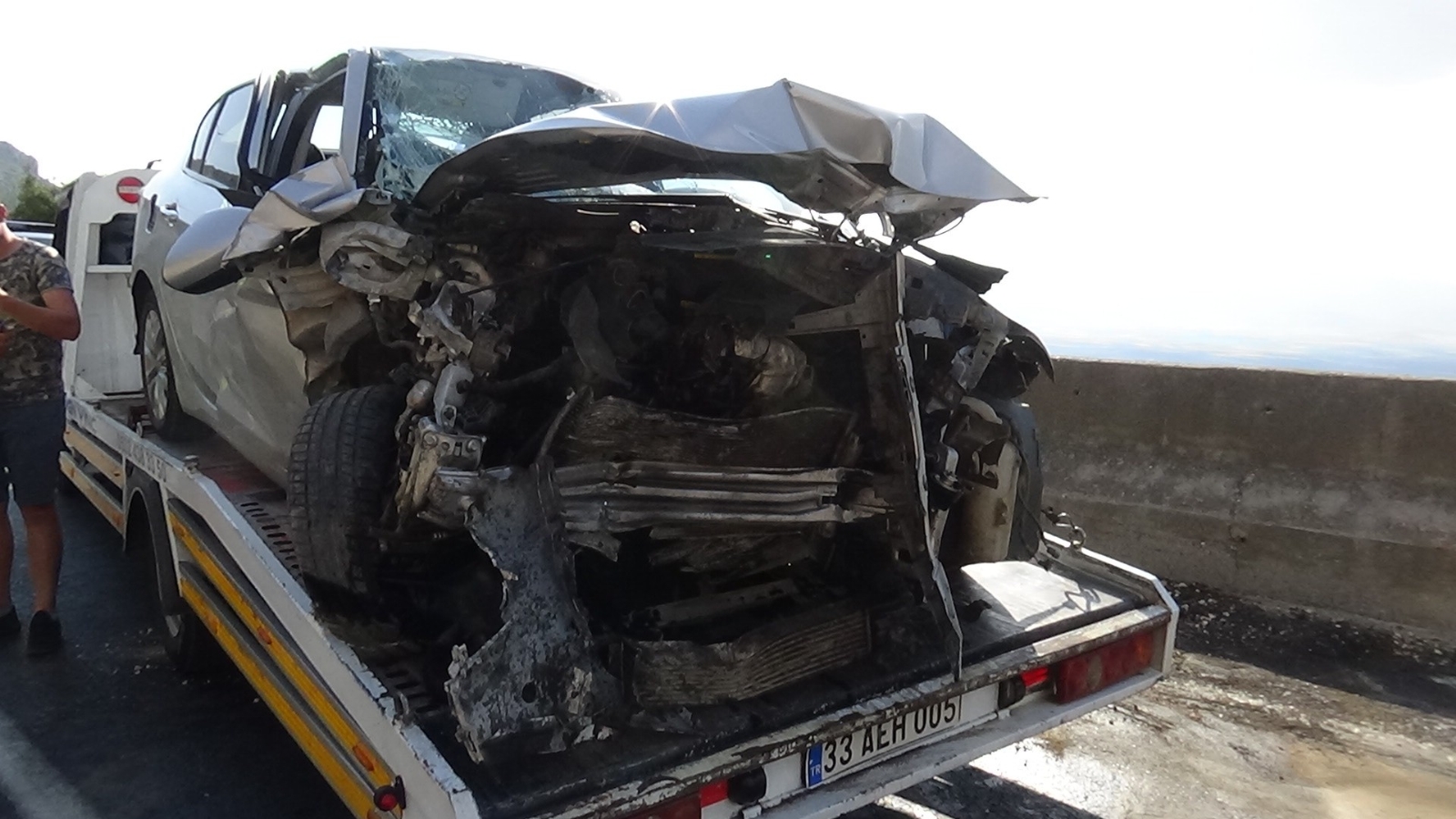 İki Araç Kafa Kafaya Çarpıştı: 1’i Ağır 8 Yaralı