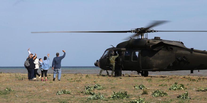 Selde mahsur kalan vatandaşlar 2 gün sonra helikopterle kurtarıldı