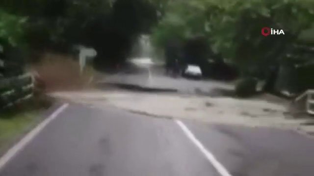 Bartın’da Köprünün Yıkılma Anları Kamerada