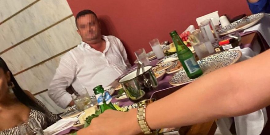 Ağrı Ceza Hakiminin Yargıladığı Kişiyle Alem Fotosu Ortaya Çıktı!