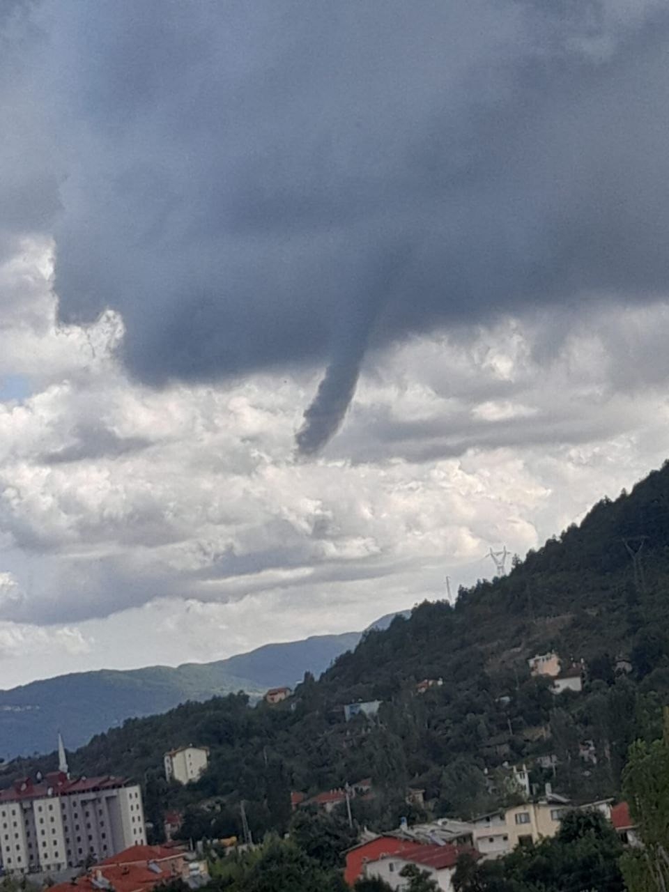 Selin Vurduğu Kastamonu’da Deniz Üzerinde Çıkan Hortum Korkuttu