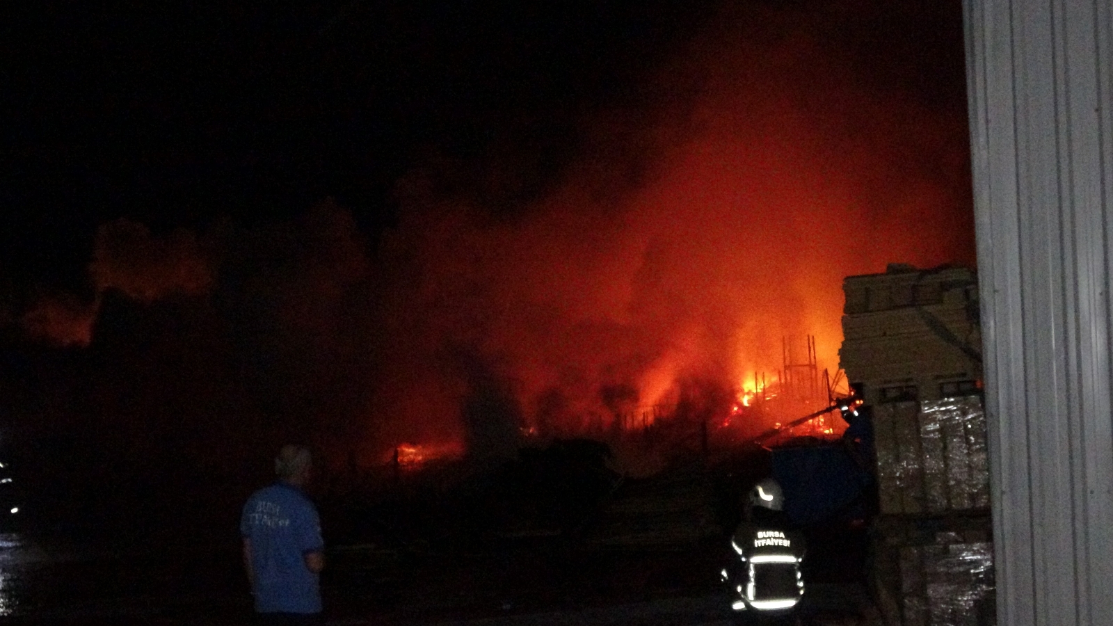 Palet Fabrikasında Yangın Kontrol Altına Alındı