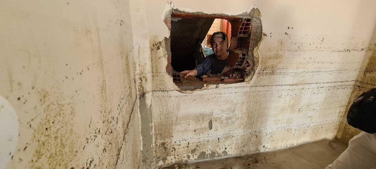 Kırdıkları Duvar Hayatlarını Kurtardı