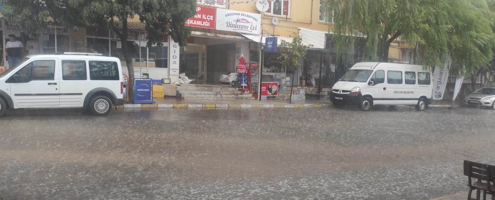 Arguvan’da Dolu Ve Yağmur Etkili Oldu