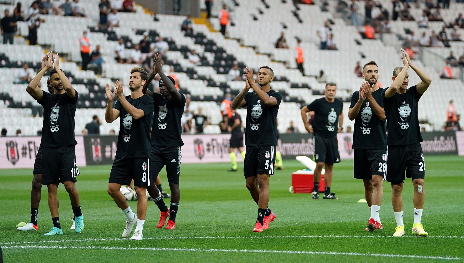 Beşiktaşlı Futbolcular, Süleyman Seba Tişörtüyle Sahada