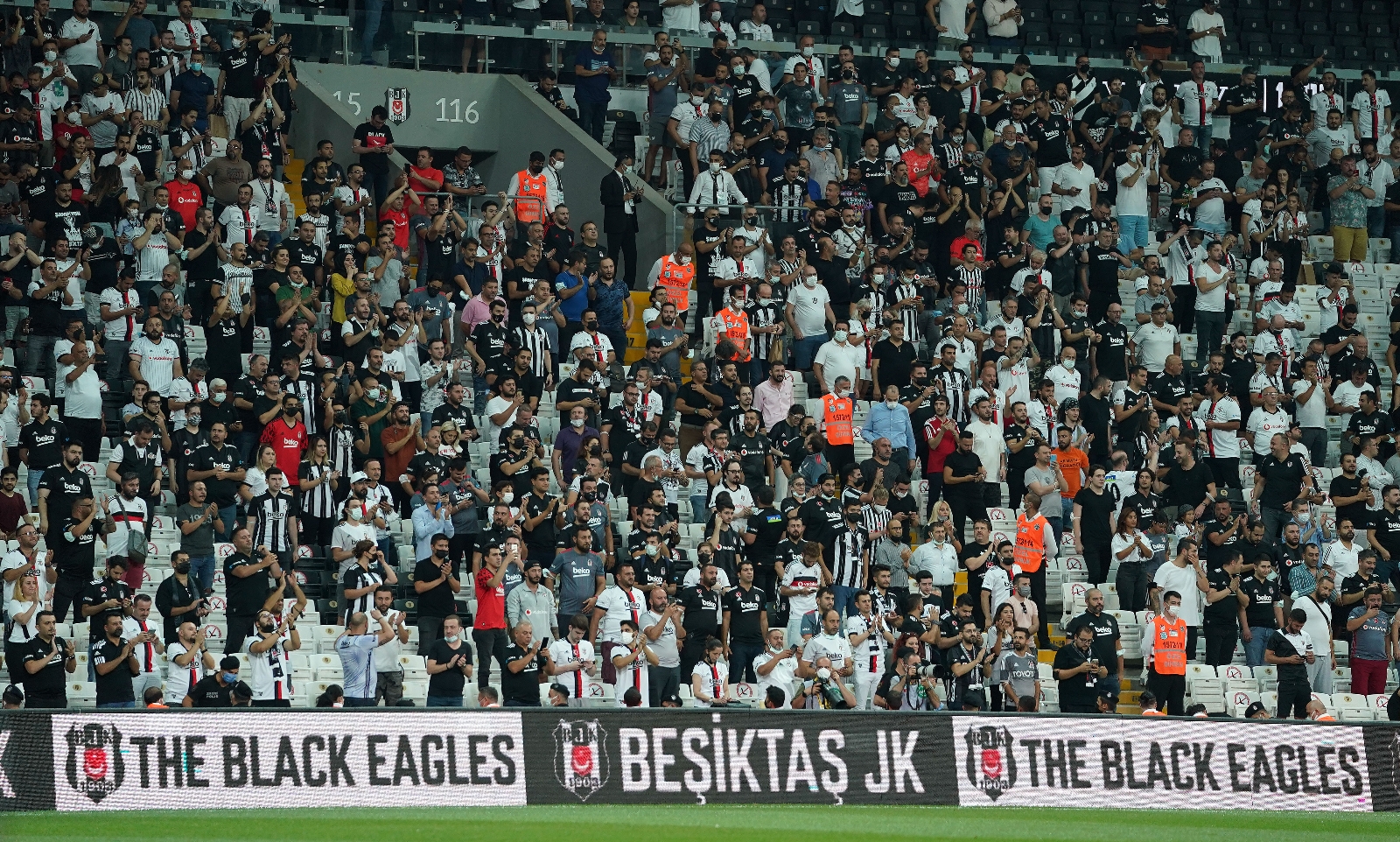 Beşiktaş, 526 Gün Sonra Taraftarıyla Buluştu