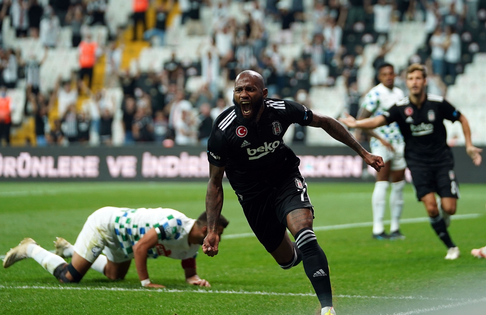 Süper Lig: Beşiktaş: 1 - Çaykur Rizespor: 0 (İlk Yarı)