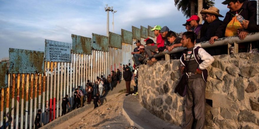 ABD'de geçen ay 212 bin kaçak göçmen tespit edildi