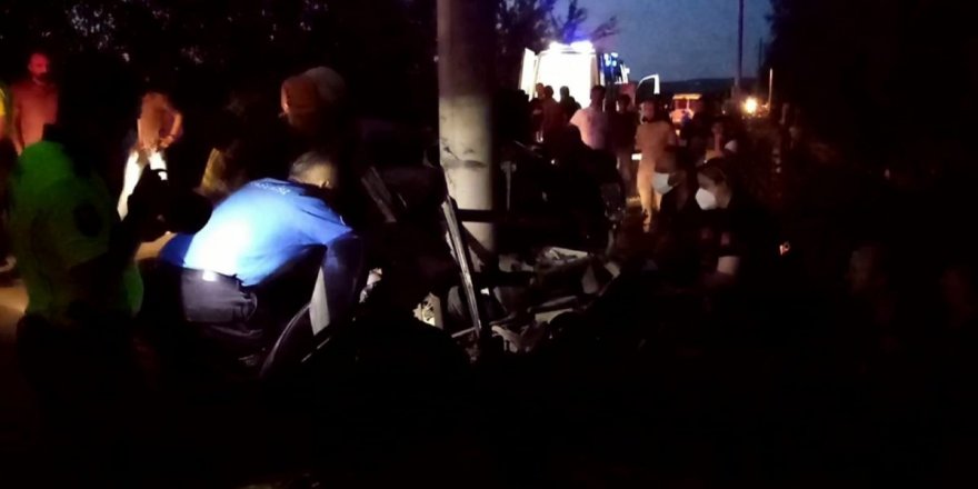 Bursa'da araç direğe çarptı: 1 ölü