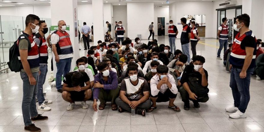 7 Ayda 13 Bini Afgan, 37 Bin Düzensiz Göçmen Sınır Dışı Edildi