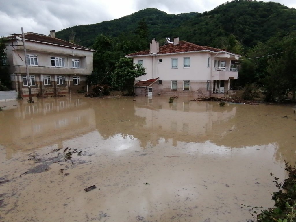Baba, Sele Kapılınca Çocuklarına ‘Kelime-i Şehadet’ Getirin Diye Seslendi