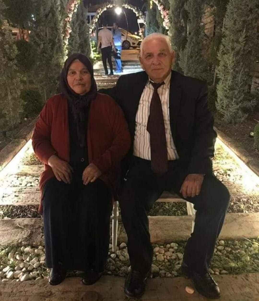 Yaşlı Çift 10 Saat Ara İle Korona Virüsten Hayatını Kaybetti