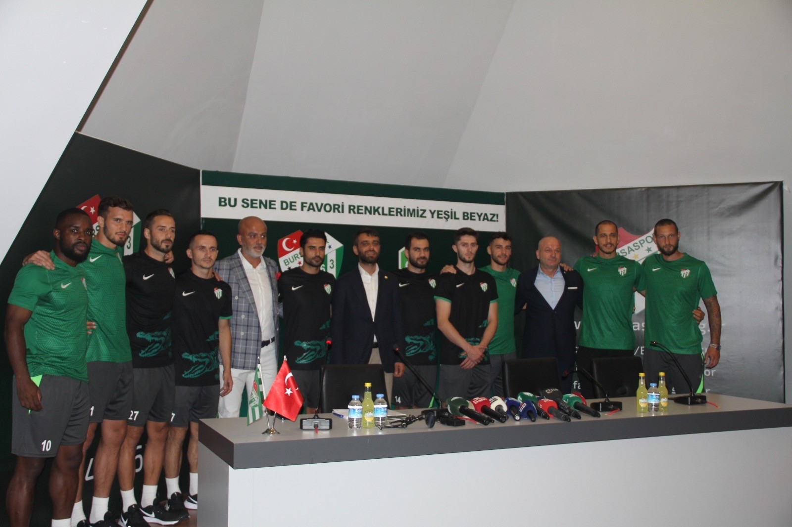 Bursaspor Yeni Transferleri İçin Toplu İmza Töreni Düzenledi