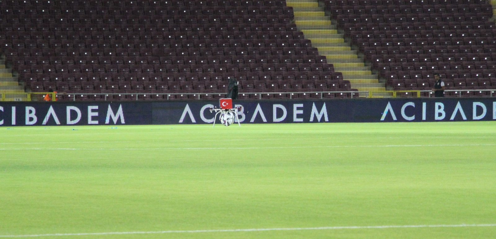 Hatay’da Maç Topu Santra Noktasına Drone İle Taşındı