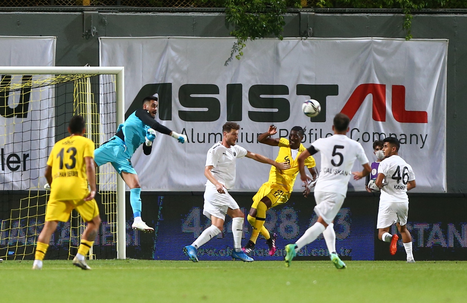 TFF 1. Lig: İstanbulspor: 3 - Manisa Fk: 4