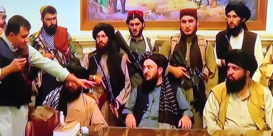 Taliban, Başkanlık Sarayı'nın içinde! İşte, ilk görüntüler...