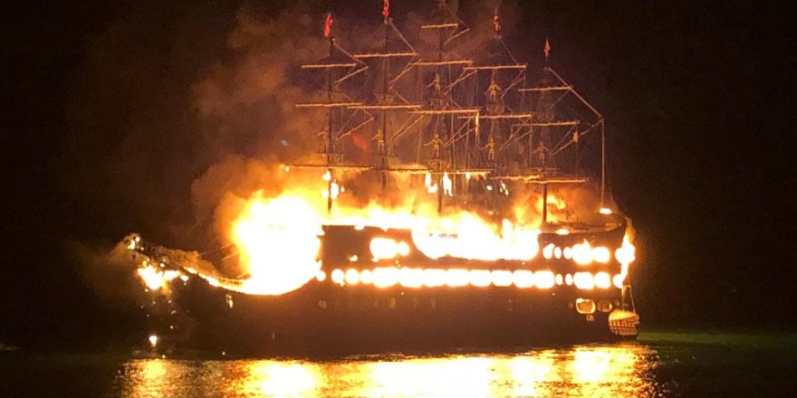 Alanya’daki  4 Tekne Küle Döndü