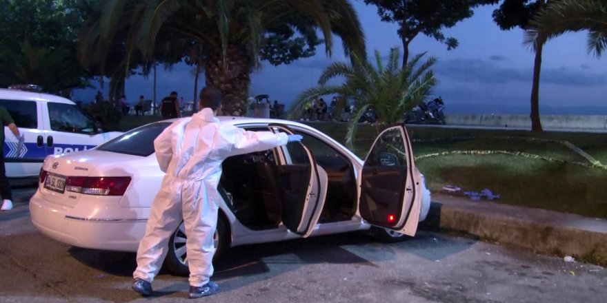 Pendik Sahil Yolunda Park Halindeki  Otomobilden  Ceset Çıktı