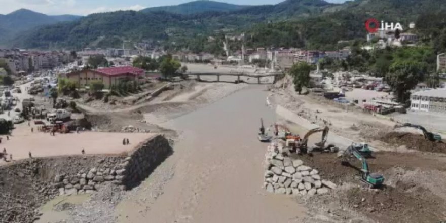 Ayancık’ta selin yıktığı köprünün yerine askeri köprü