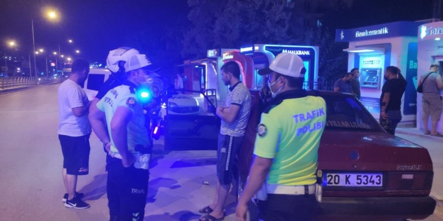 Polis memuruna çarparak kaçan şüpheli yolda arkadaşını yanına almış