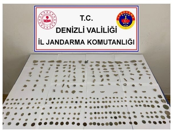 Çok sayıda tarihi eserle yakalanan 2 kişi gözaltına alındı