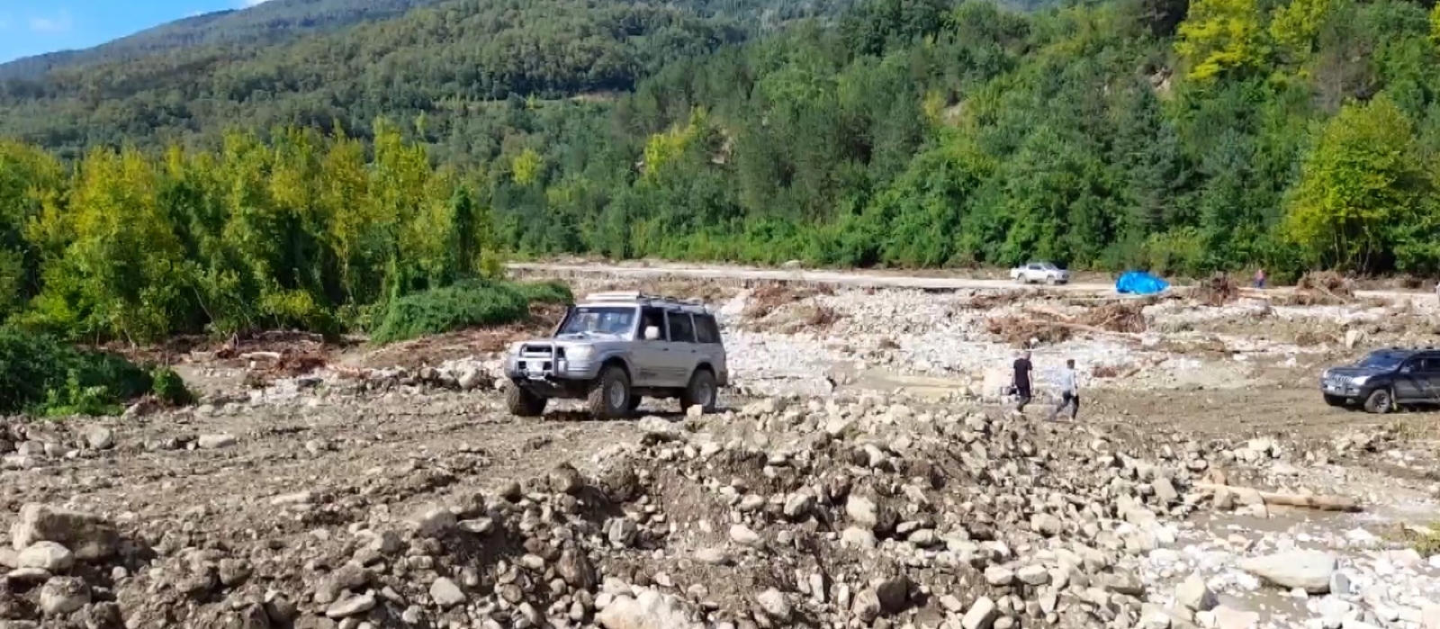 Off-road ekipleri vatandaşlara yardıma koştu