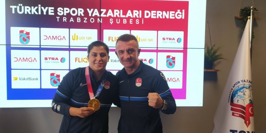 Busenaz Sürmeneli: "Yaşıtlarım Eğlenirken..."