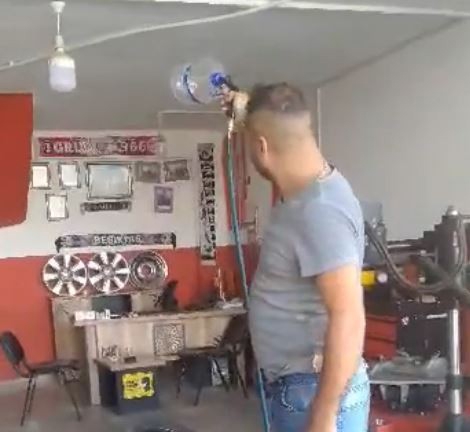 Basınçlı Hava Bastığı Pet Şişe Deneyi Az Daha Gözünden Ediyordu