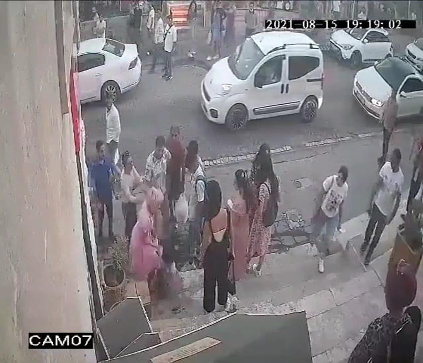 Yerli ’Marilyn Monroe’ Dilenci Kızı Darp Etti