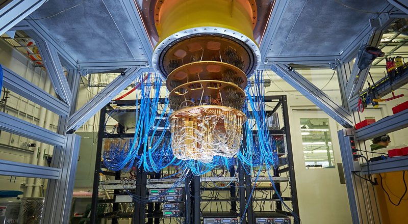 BİLİM İNSANLARI, KUANTUM BİLGİSAYAR MİMARİSİNDE MİLYONLARCA KÜBİTİN KONTROL EDİLMESİNİ MÜMKÜN KILACAK BİR KEŞİF GERÇEKLEŞTİRDİ