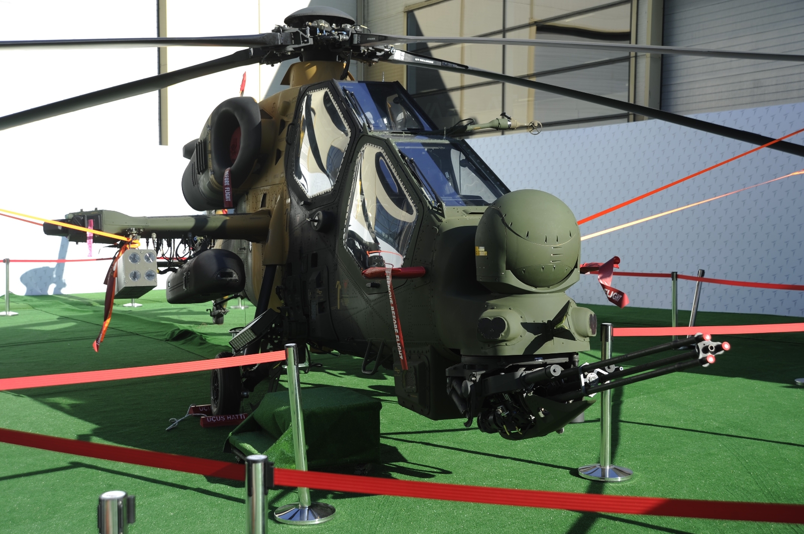 ‘Milli Muharip Uçak’ 15. Savunma Sanayii Fuarı’nda Görücüye Çıktı