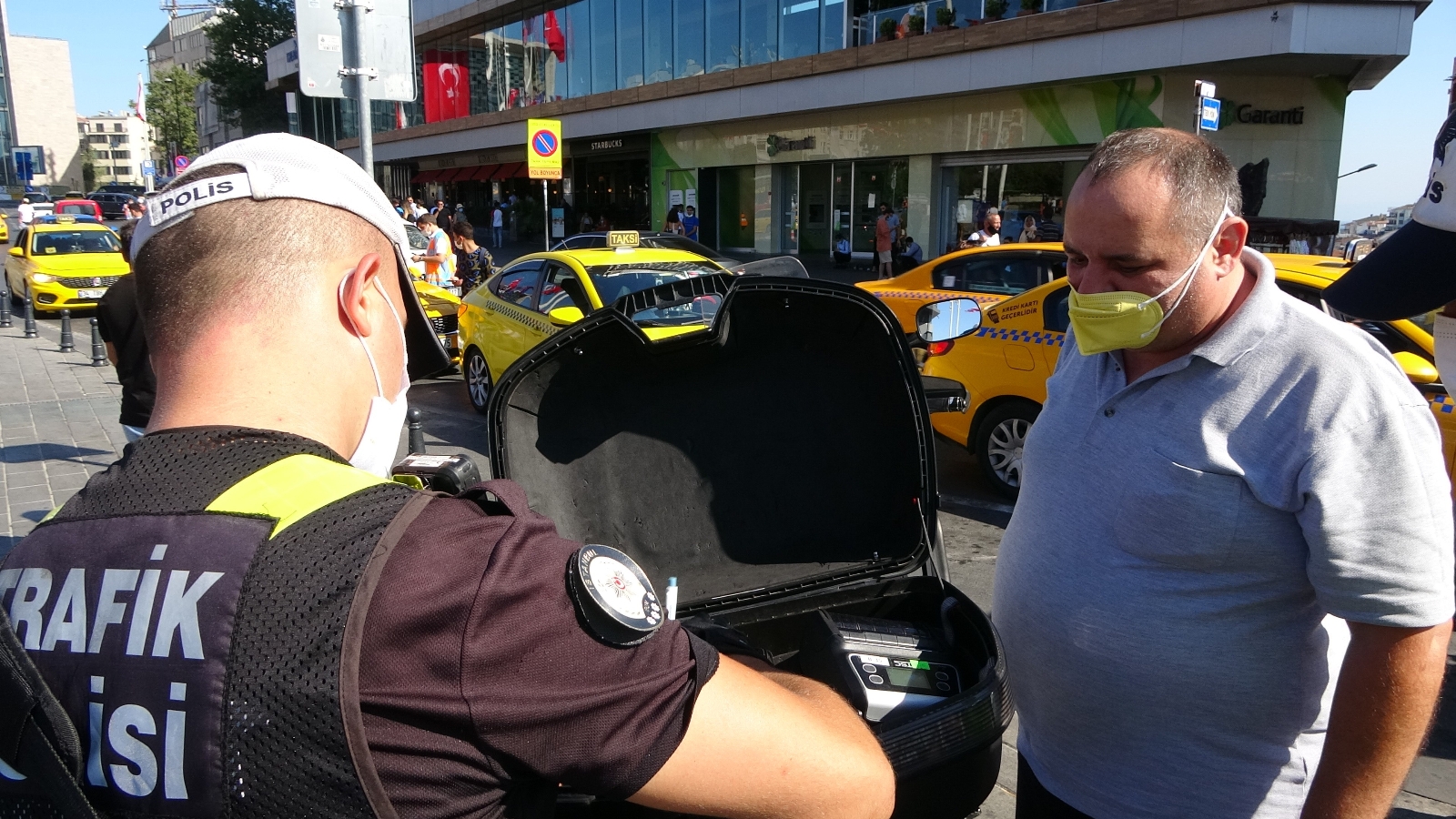 Ceza Kesilen Taksi Sürücüsünden İlginç Tepki: “Allah Bin Kere Razı Olsun”