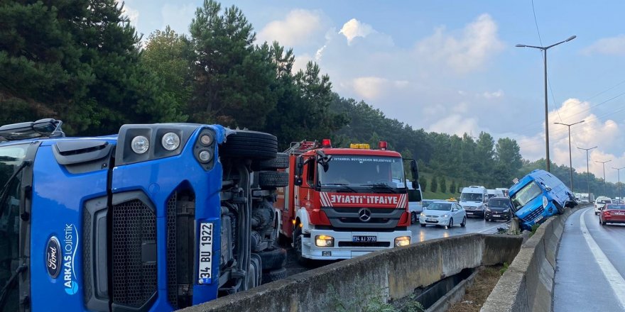 Tem Bağlantı Yolunda Zincirleme Trafik Kazası: 1’i Ağır 5 Yaralı